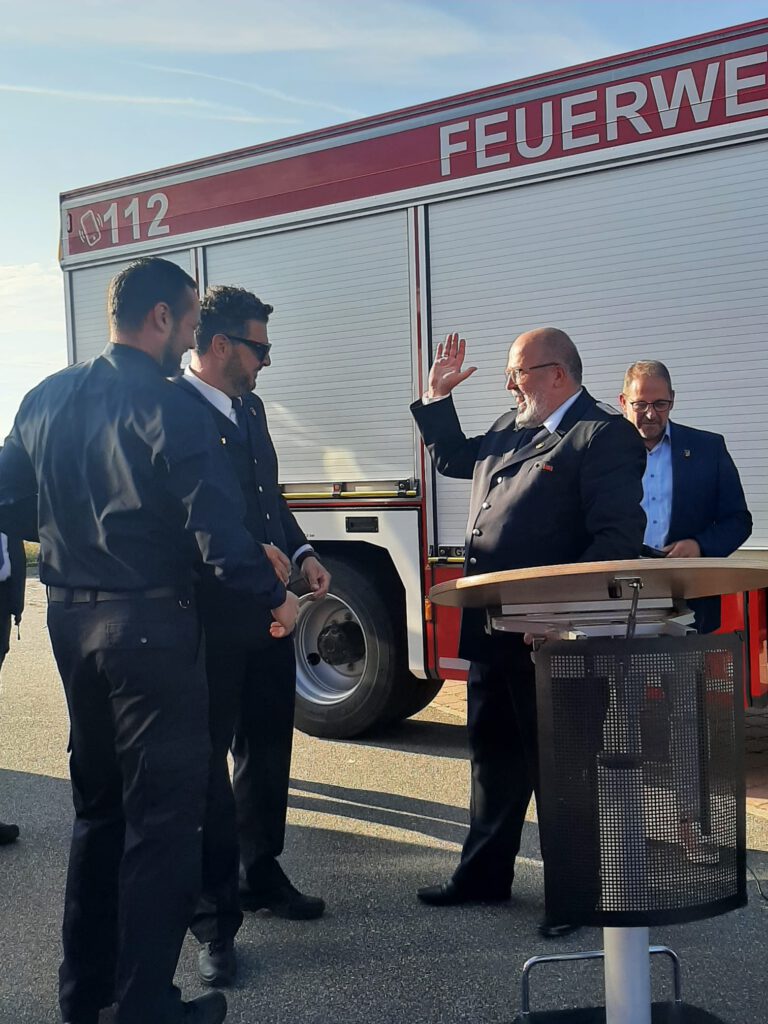 Handschlag nach der Beförderung vom "Chef"
